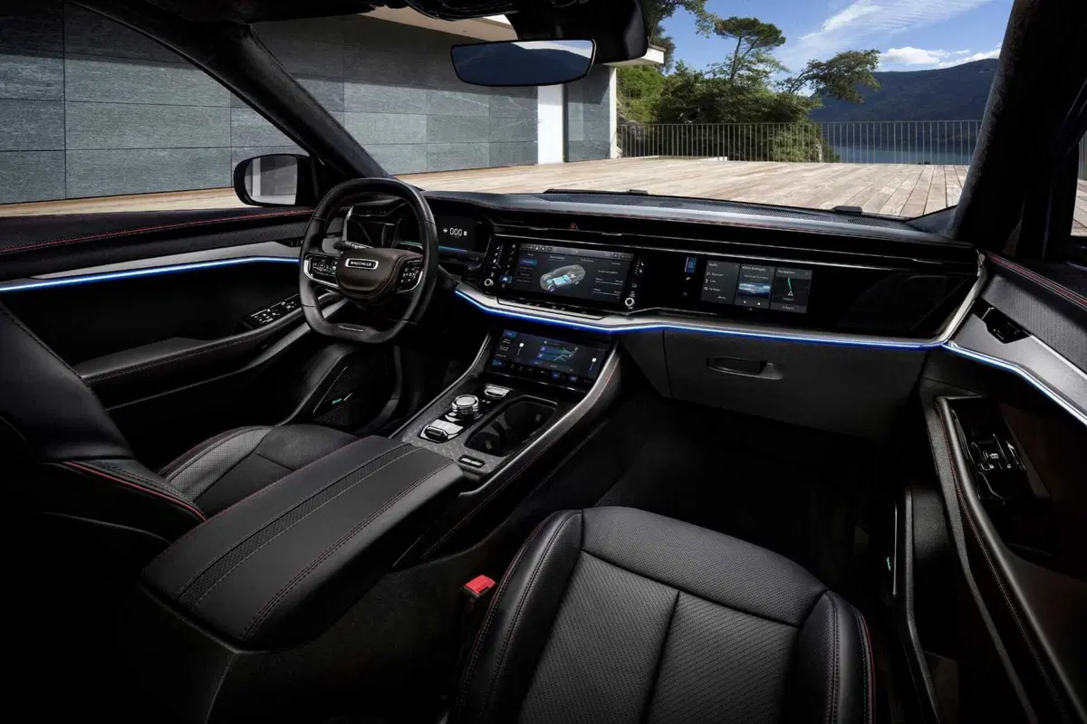 Jeep Wagoneer S: questa è una TOP JEEP elettrica che sfida Tesla (22)