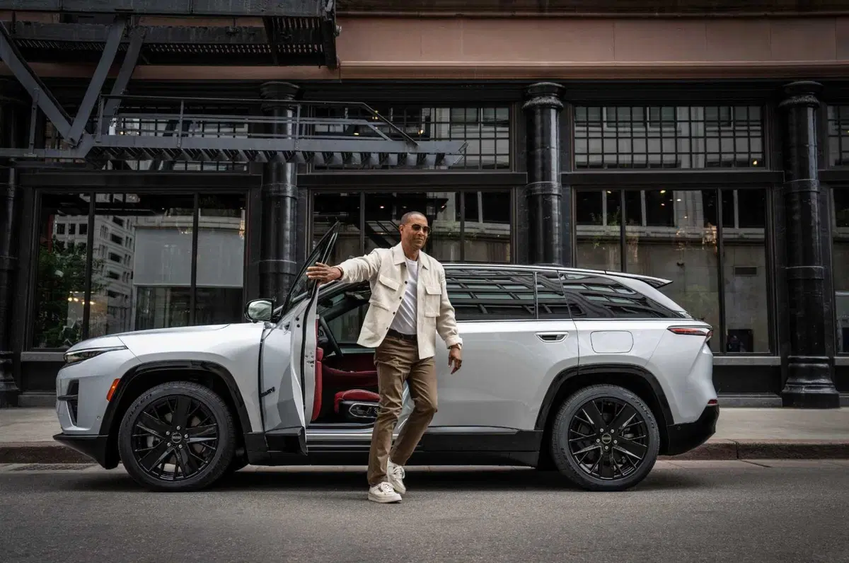 Jeep Wagoneer S: questa è una TOP JEEP elettrica che sfida Tesla (27)