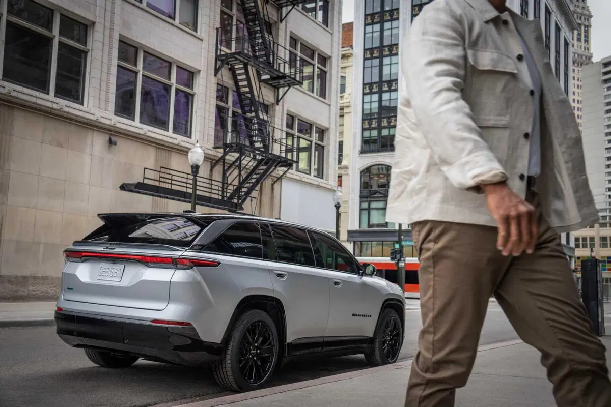 Jeep Wagoneer S: questa è una TOP JEEP elettrica che sfida Tesla (28)