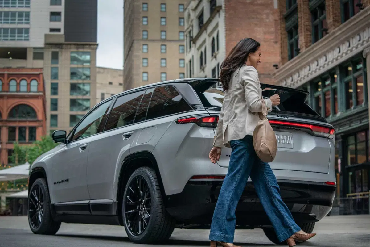 Jeep Wagoneer S: questa è una TOP JEEP elettrica che sfida Tesla (33)