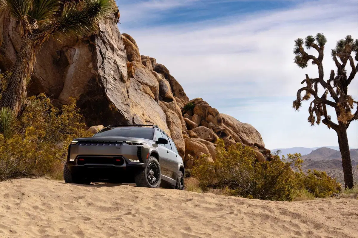 Jeep Wagoneer S: arriva anche la Trailhawk, con il volante speciale per l'off road  (3)