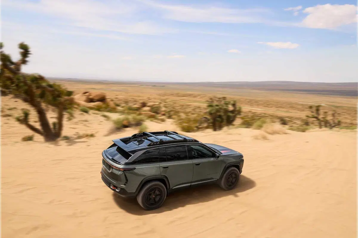Jeep Wagoneer S: arriva anche la Trailhawk, con il volante speciale per l'off road  (2)