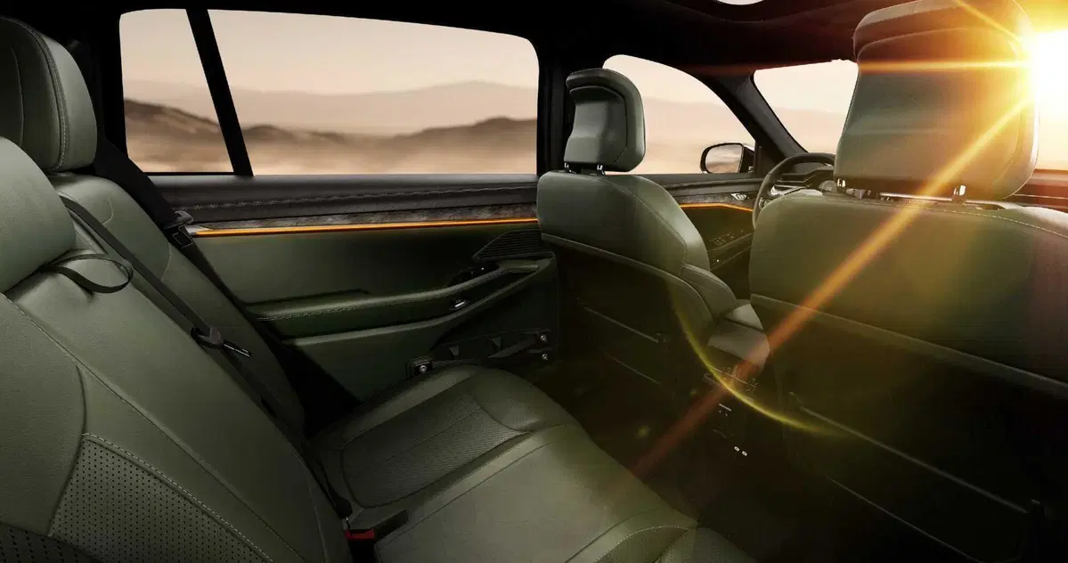 Jeep Wagoneer S: arriva anche la Trailhawk, con il volante speciale per l'off road  (8)