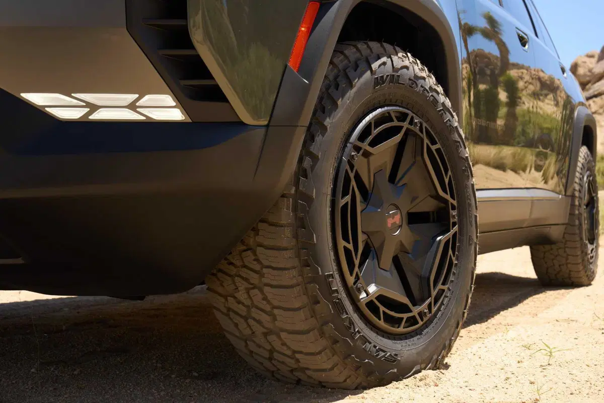 Jeep Wagoneer S: arriva anche la Trailhawk, con il volante speciale per l'off road  (9)