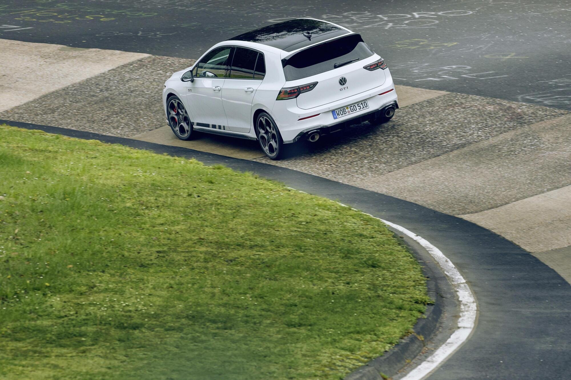 Volkswagen Golf GTI Clubsport 2024 da 300 CV: scordatevela, NON si pu&ograve; comprare