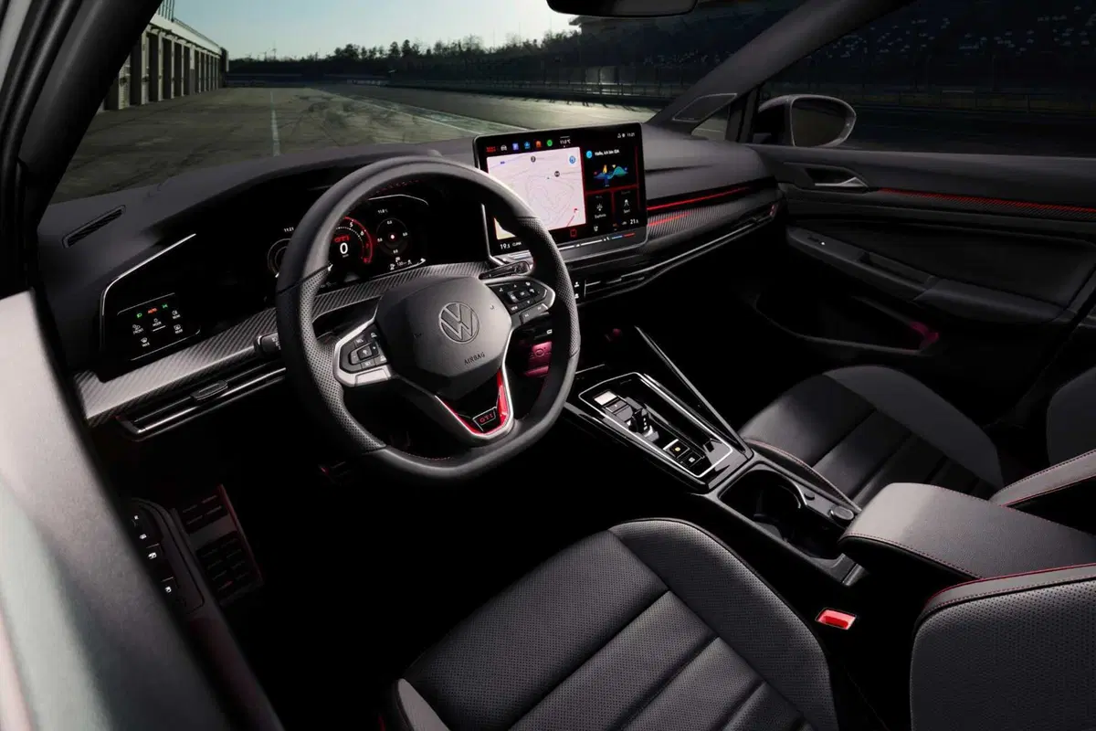 Volkswagen Golf GTI Clubsport 2024 da 300 CV: scordatevela, NON si può comprare (8)