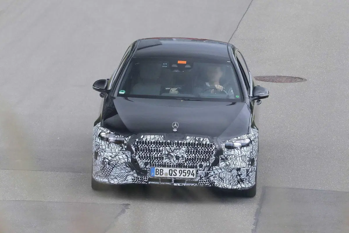 Mercedes Classe S: le foto spia del nuovo facelift della berlina di lusso (3)