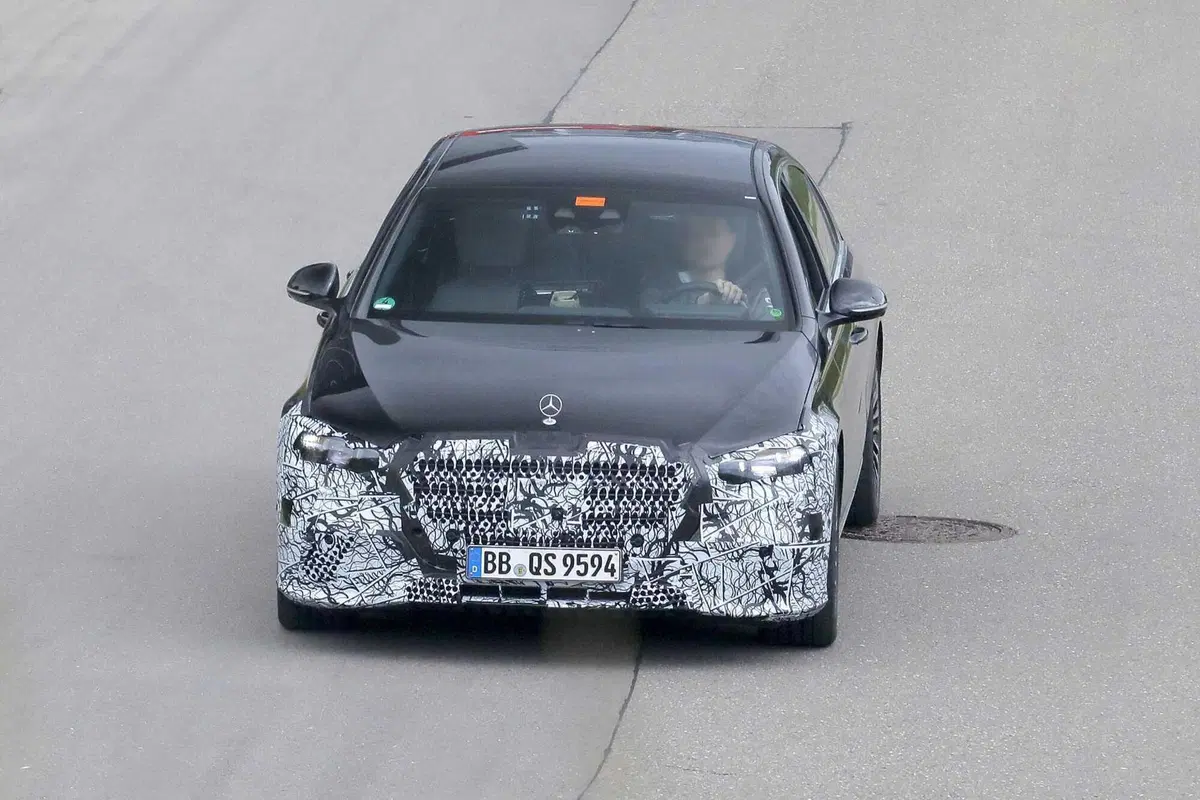 Mercedes Classe S: le foto spia del nuovo facelift della berlina di lusso (4)