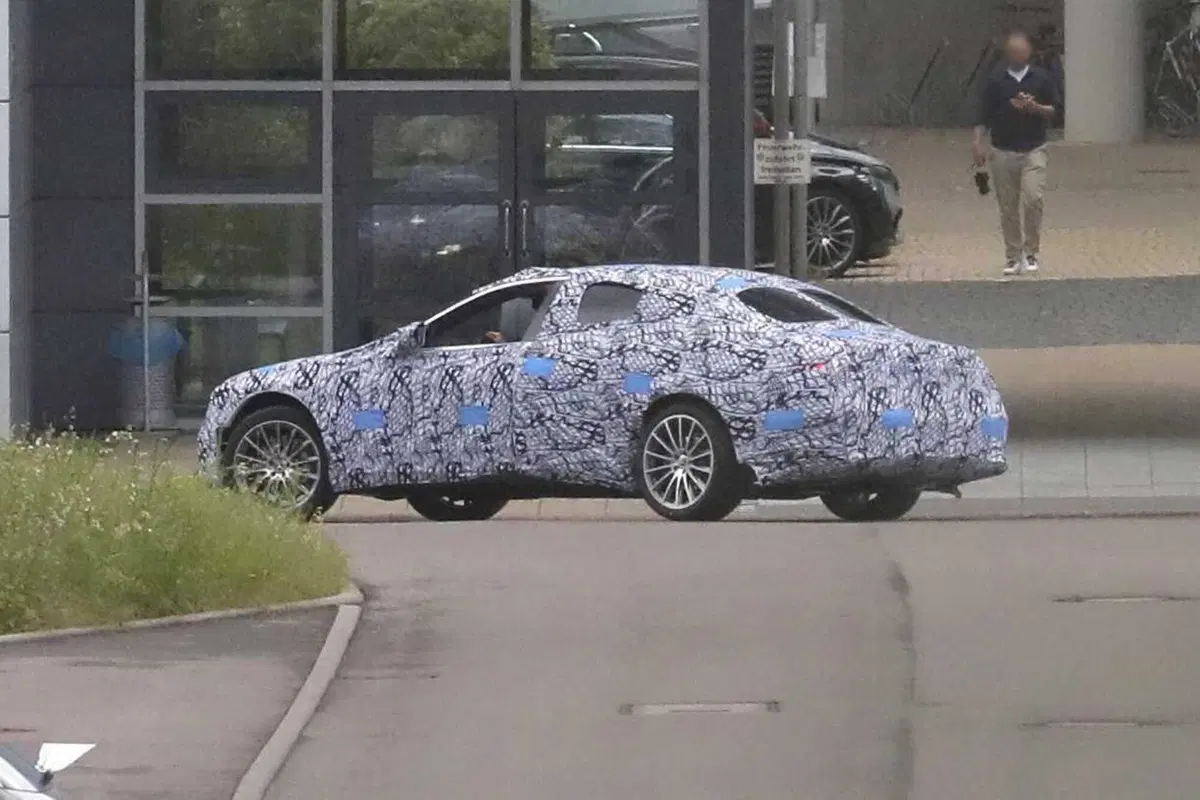 Mercedes Classe S: le foto spia del nuovo facelift della berlina di lusso (6)
