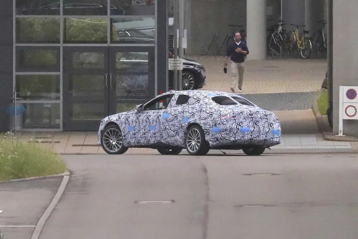 Mercedes Classe S: le foto spia del nuovo facelift della berlina di lusso (5)