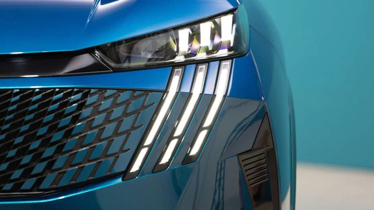Peugeot 3008 1.2 hybrid GT 145cv e-dcs6 (14)