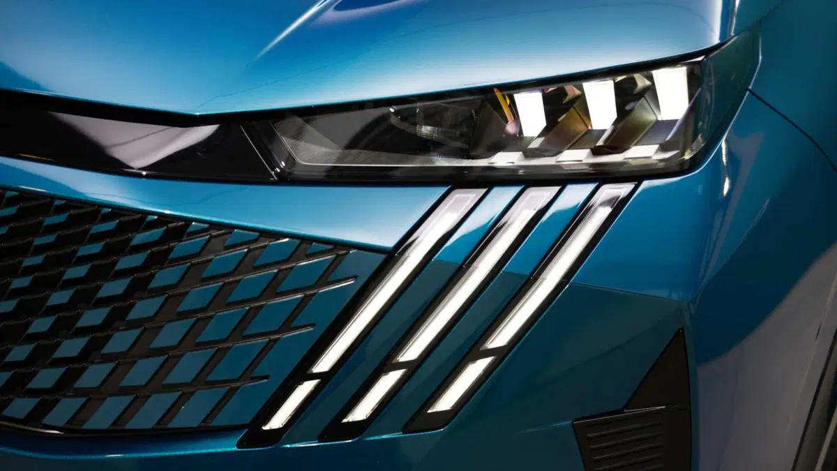 Peugeot 3008 1.2 hybrid GT 145cv e-dcs6 (15)