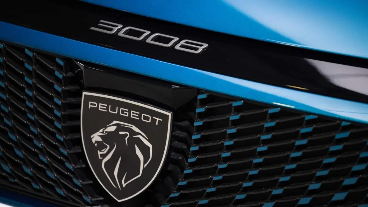 Peugeot 3008 1.2 hybrid GT 145cv e-dcs6 (16)