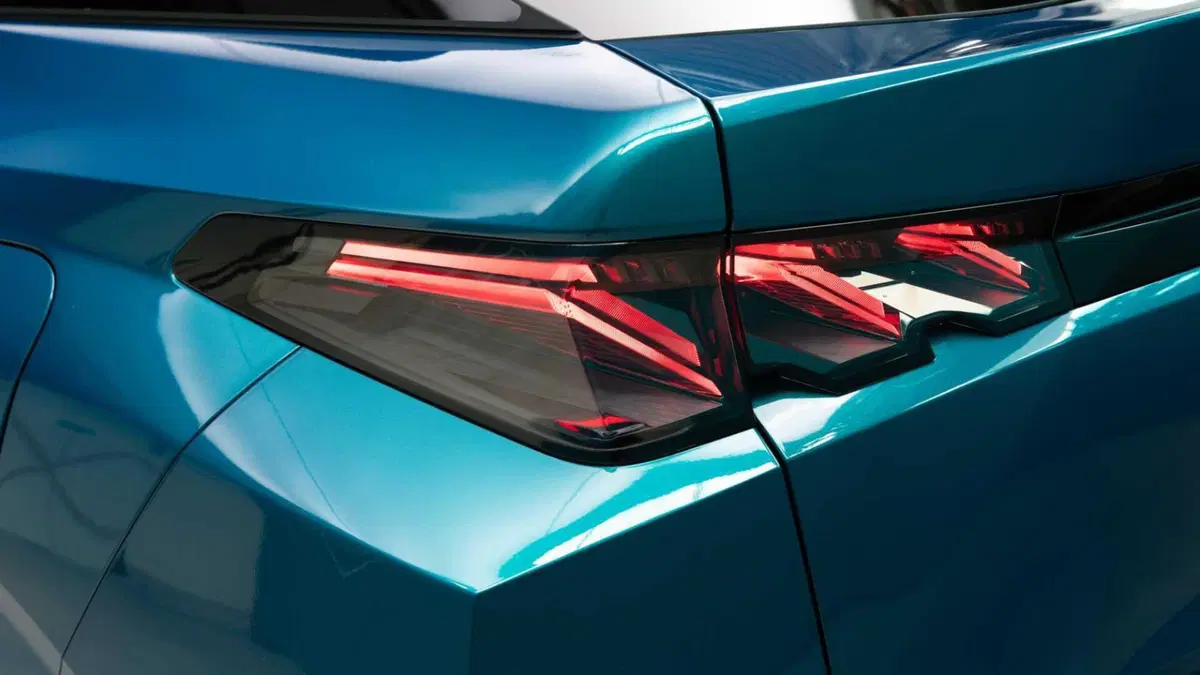 Peugeot 3008 1.2 hybrid GT 145cv e-dcs6 (17)