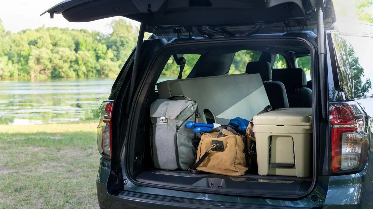 Chevrolet Suburban (2021-->>) (9)