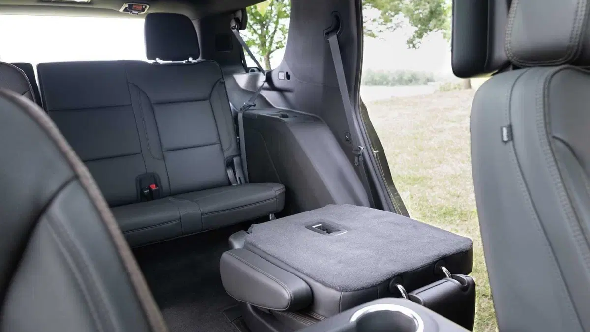 Chevrolet Tahoe (2021-->>) (6)