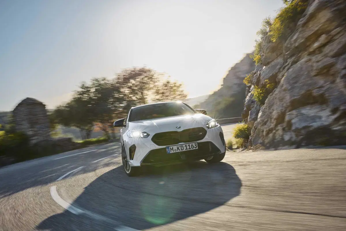BMW Serie 1: cambio terza-quarta generazione, somiglia alla X2 (3)