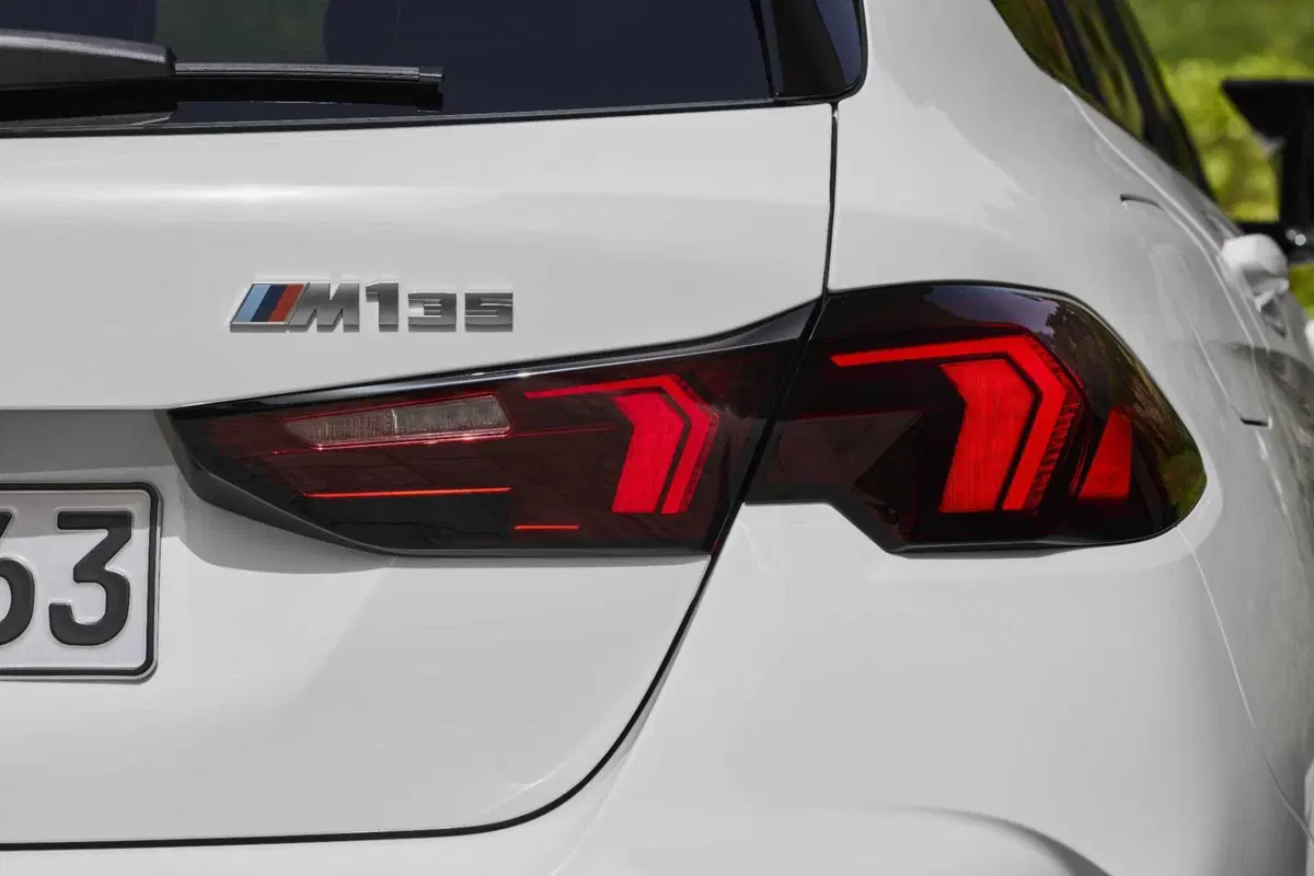 BMW Serie 1: cambio terza-quarta generazione, somiglia alla X2 (5)