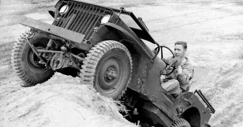 Jeep Willys, 80 anni dopo lo sbarco in Normandia: come si guida l'auto pi&ugrave; "semplice" del mondo