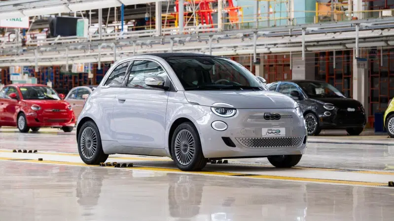 Fiat 500e Mirafiori, aspettando l'ibrida arriva una versione speciale