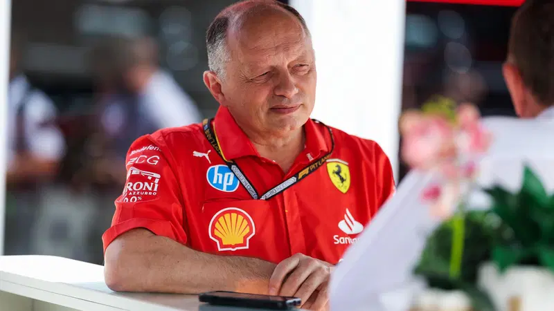 F1. Disastro Ferrari in Canada, parla Vasseur: "Problemi al motore per Leclerc e al fondo per Sainz. Ci siamo danneggiati da soli"