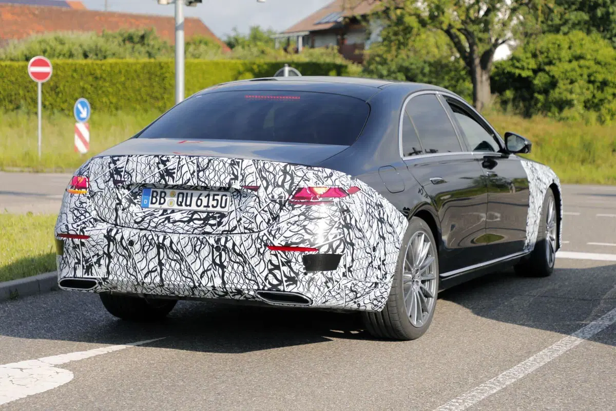 Mercedes Classe S: le foto spia del nuovo facelift della berlina di lusso (8)