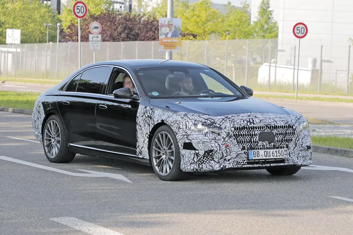 Mercedes Classe S: le foto spia del nuovo facelift della berlina di lusso (9)