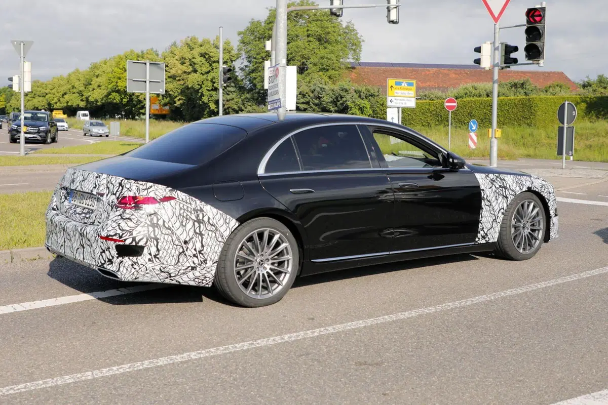 Mercedes Classe S: le foto spia del nuovo facelift della berlina di lusso (10)