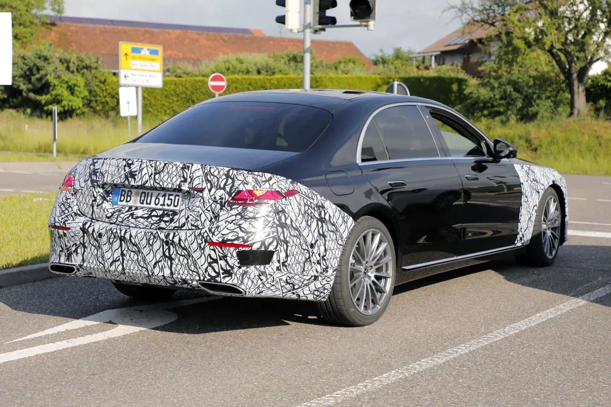 Mercedes Classe S: le foto spia del nuovo facelift della berlina di lusso (11)