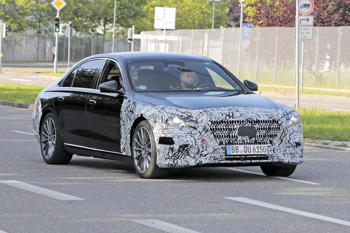 Mercedes Classe S: le foto spia del nuovo facelift della berlina di lusso (13)