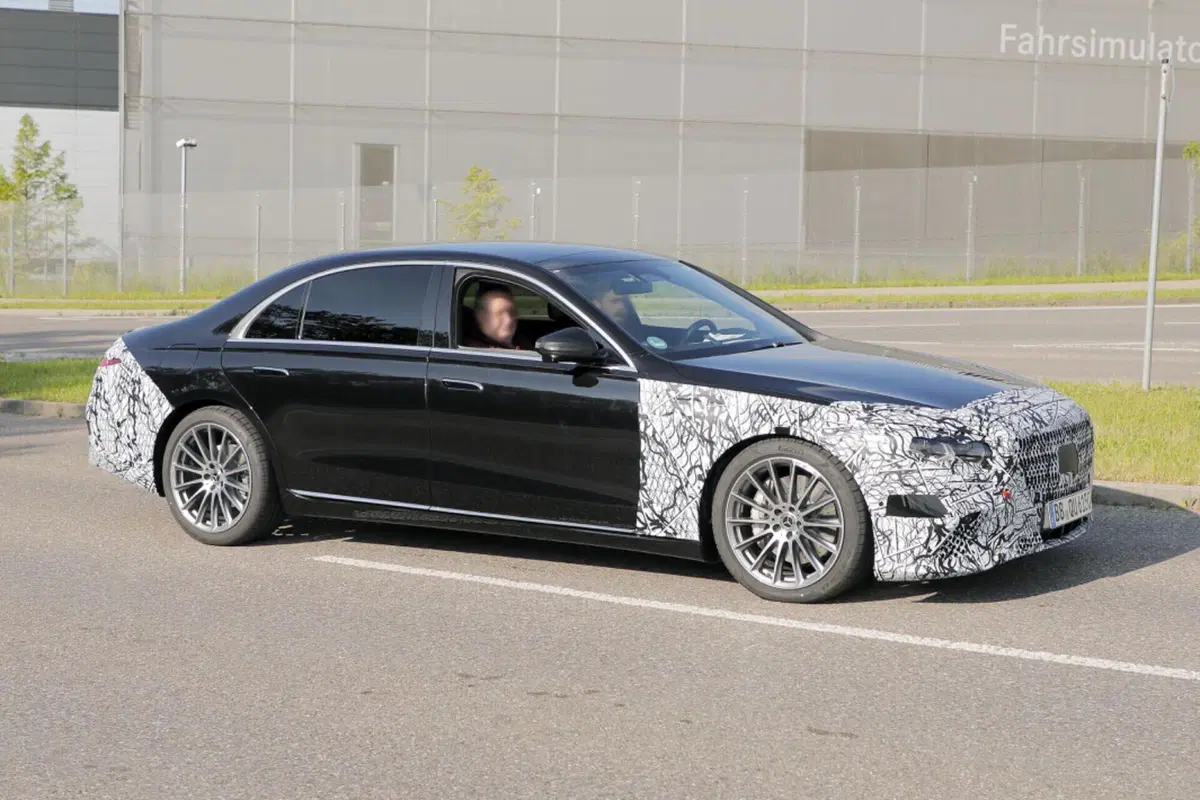 Mercedes Classe S: le foto spia del nuovo facelift della berlina di lusso (14)