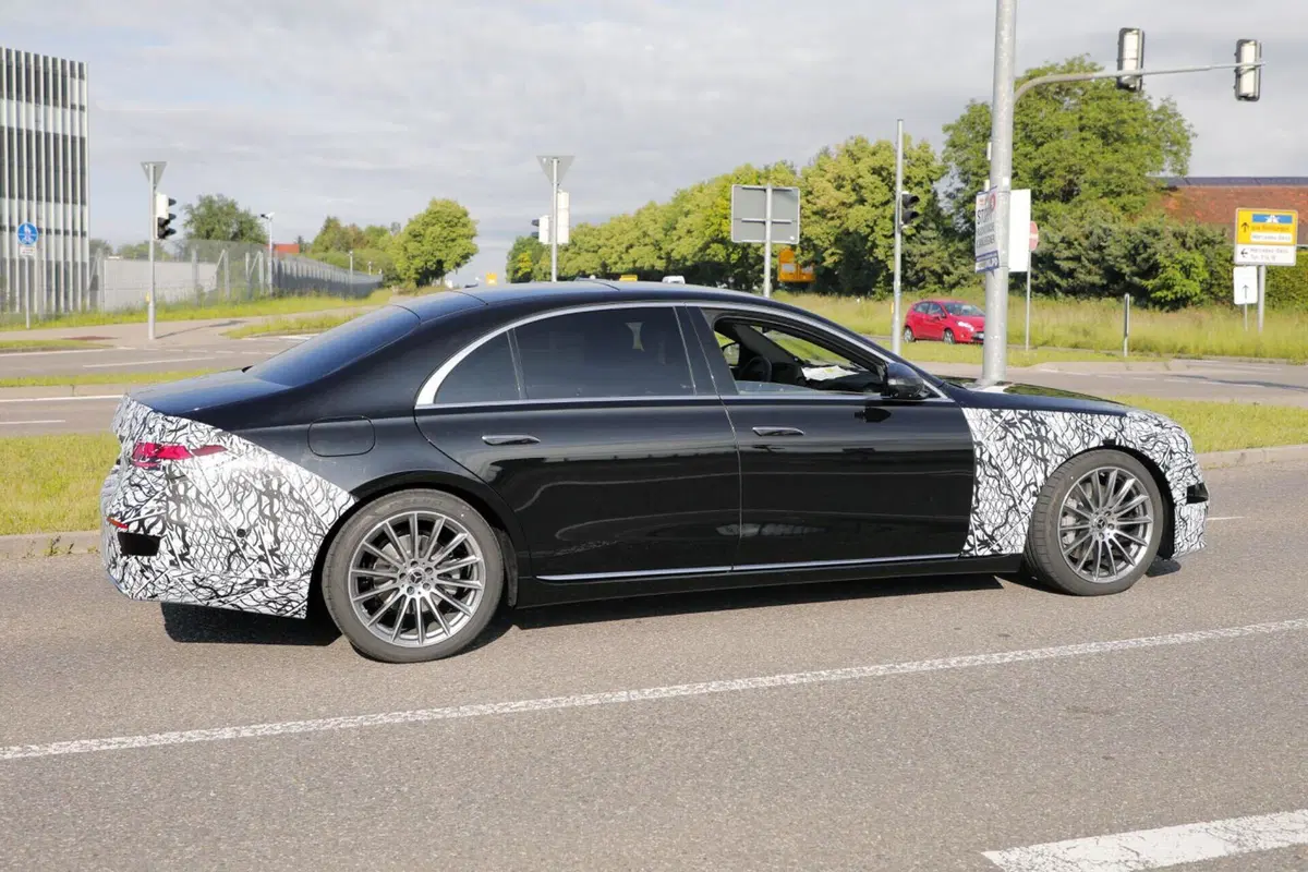 Mercedes Classe S: le foto spia del nuovo facelift della berlina di lusso (15)