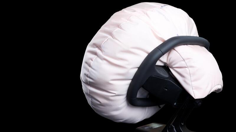 Nuovi airbag ZF Lifetec: non escono pi&ugrave; &quot;davanti&quot; ma da sopra