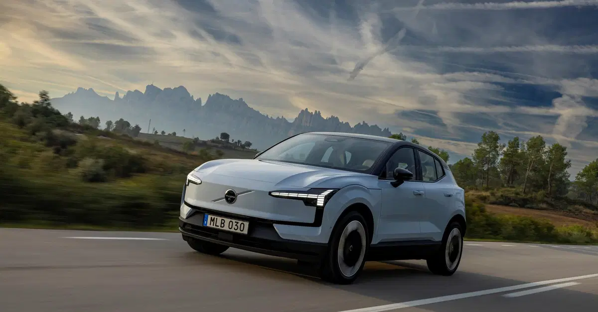Volvo, problemi software per la EX30 tutte richiamate