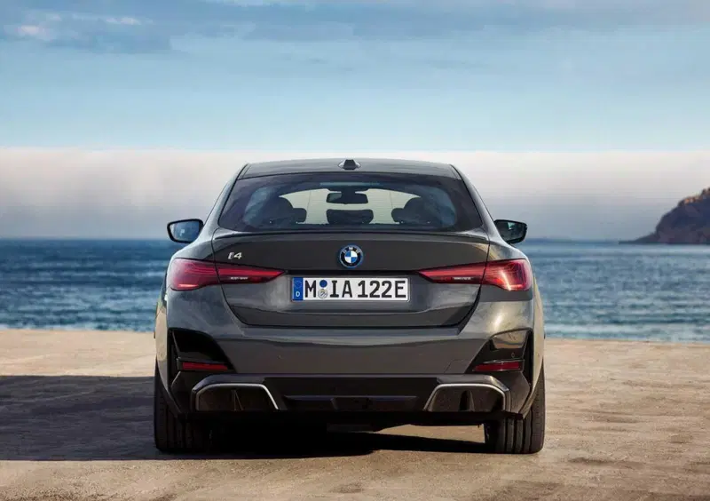 BMW i4 (8)