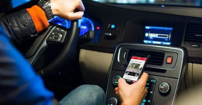 La vera "scatola nera" dell'auto? &Egrave; dentro lo smartphone