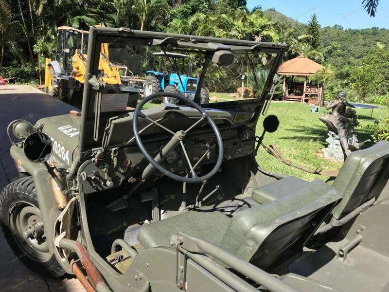 Il posto guida di una Jeep Willys del 1944