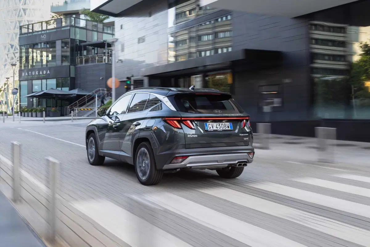 Hyundai Tucson 2025: ritocchi fuori, tutta nuova dentro,e dov'è finito il cambio? (3)
