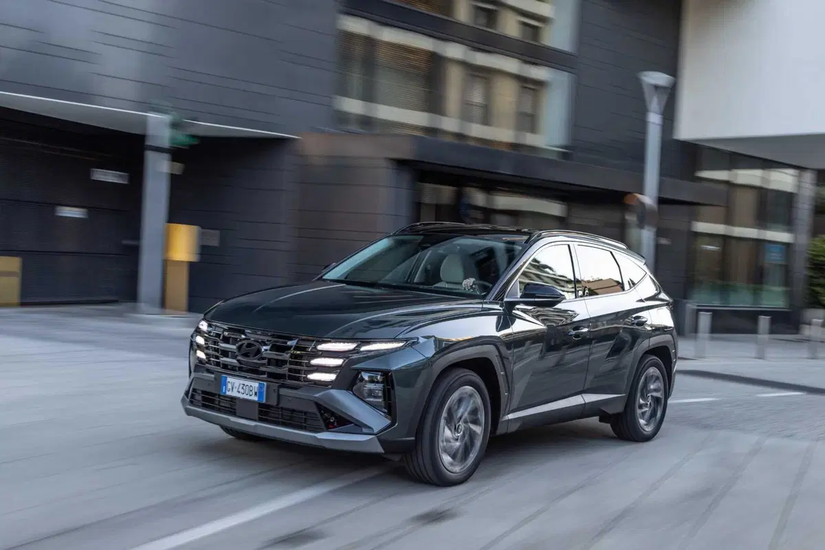 Hyundai Tucson 2025: ritocchi fuori, tutta nuova dentro,e dov'è finito il cambio? (4)