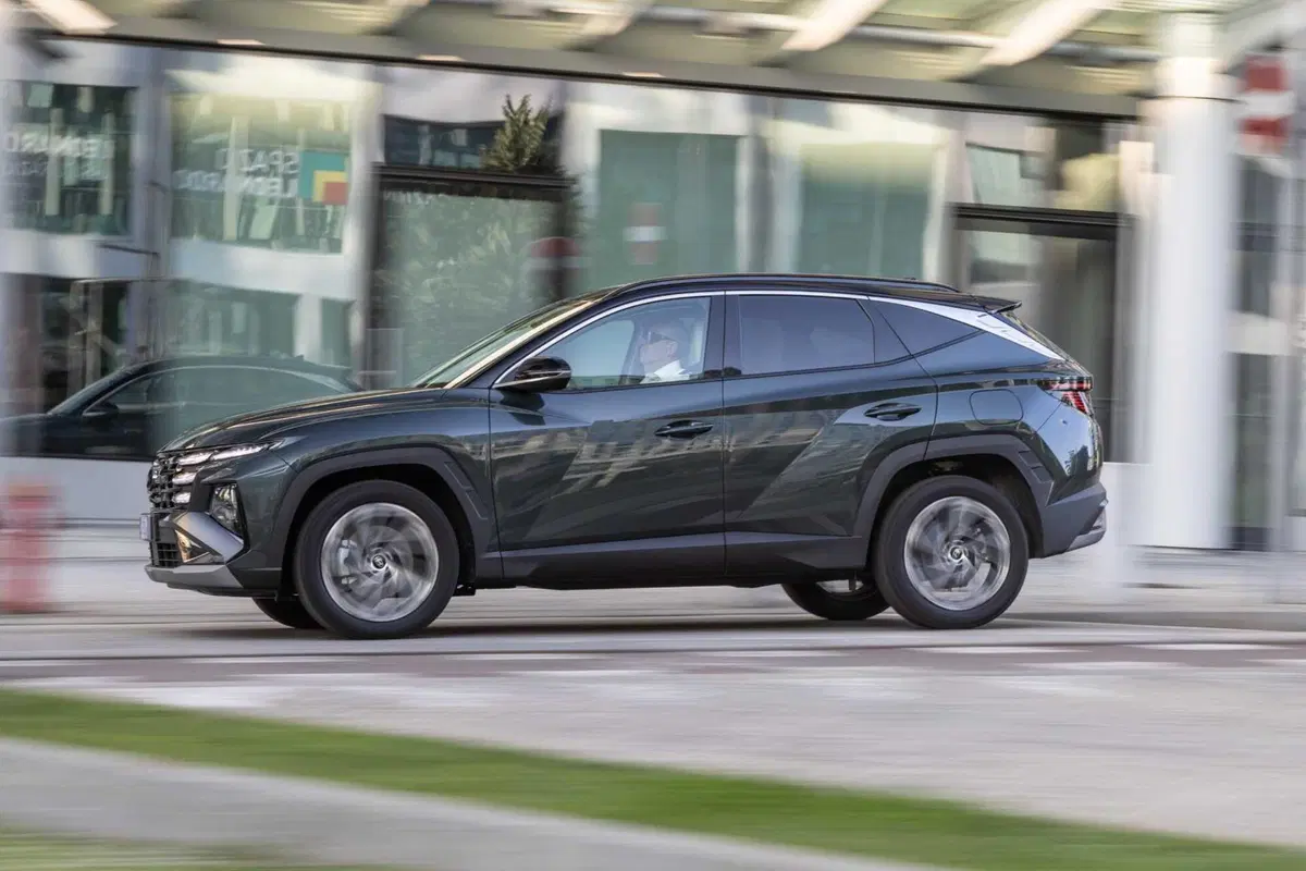 Hyundai Tucson 2025: ritocchi fuori, tutta nuova dentro,e dov'è finito il cambio? (5)