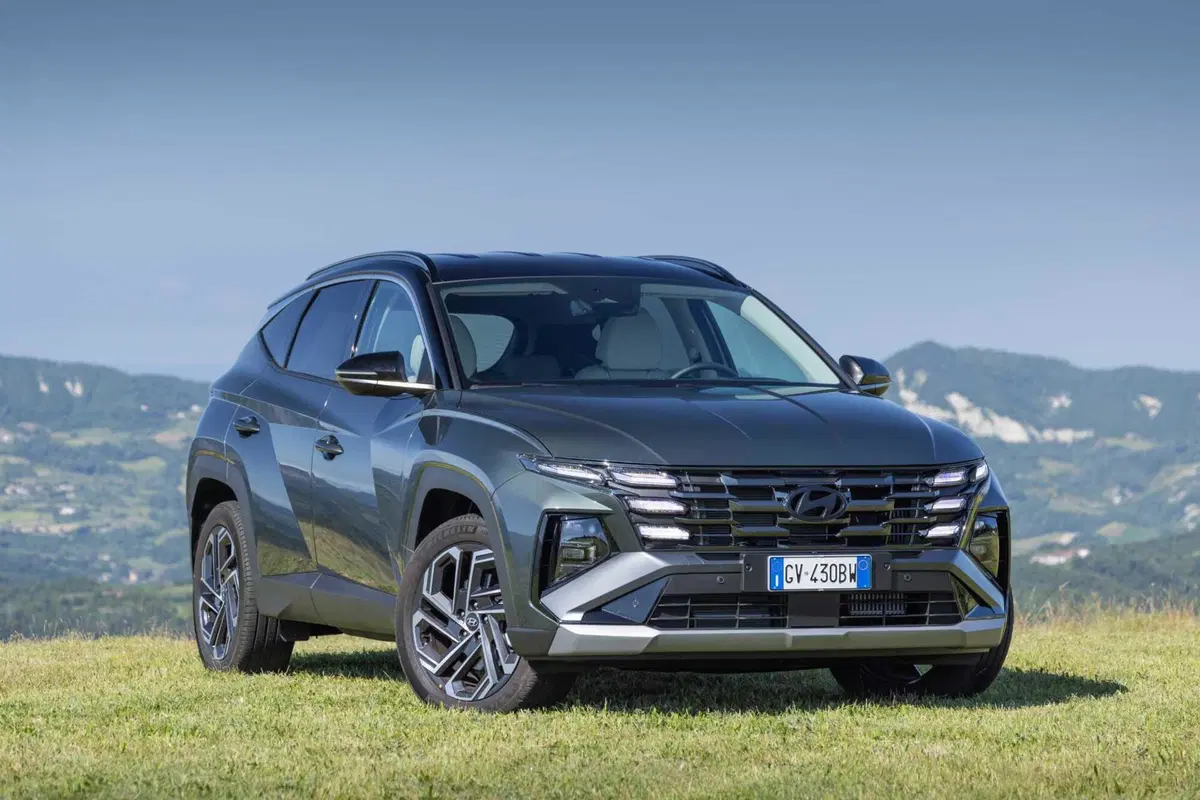 Hyundai Tucson 2025: ritocchi fuori, tutta nuova dentro,e dov'è finito il cambio? (6)