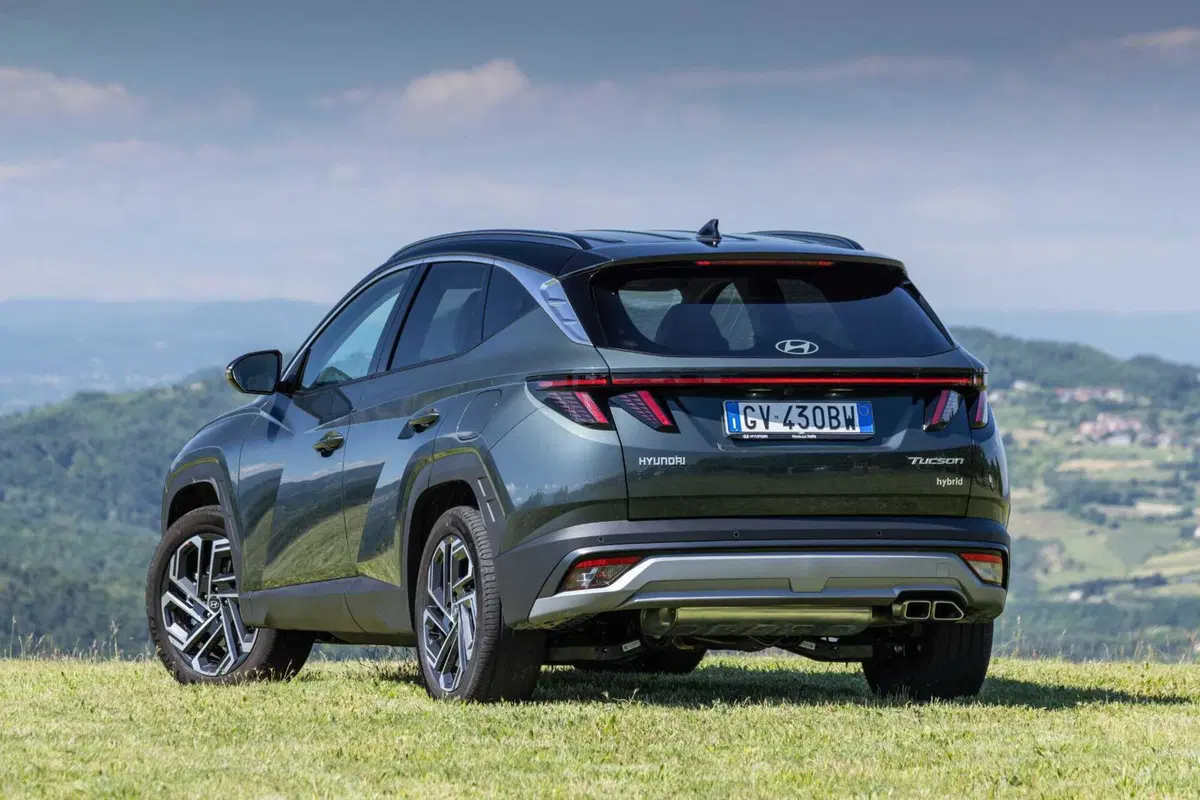 Hyundai Tucson 2025: ritocchi fuori, tutta nuova dentro,e dov'è finito il cambio? (7)