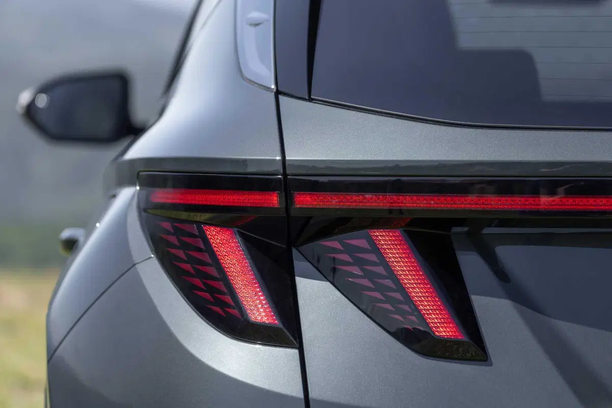 Hyundai Tucson 2025: ritocchi fuori, tutta nuova dentro,e dov'è finito il cambio? (13)