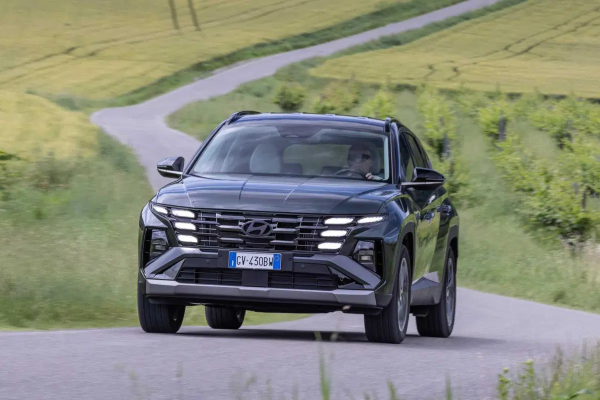 Hyundai Tucson 2025: ritocchi fuori, tutta nuova dentro,e dov'è finito il cambio? (20)