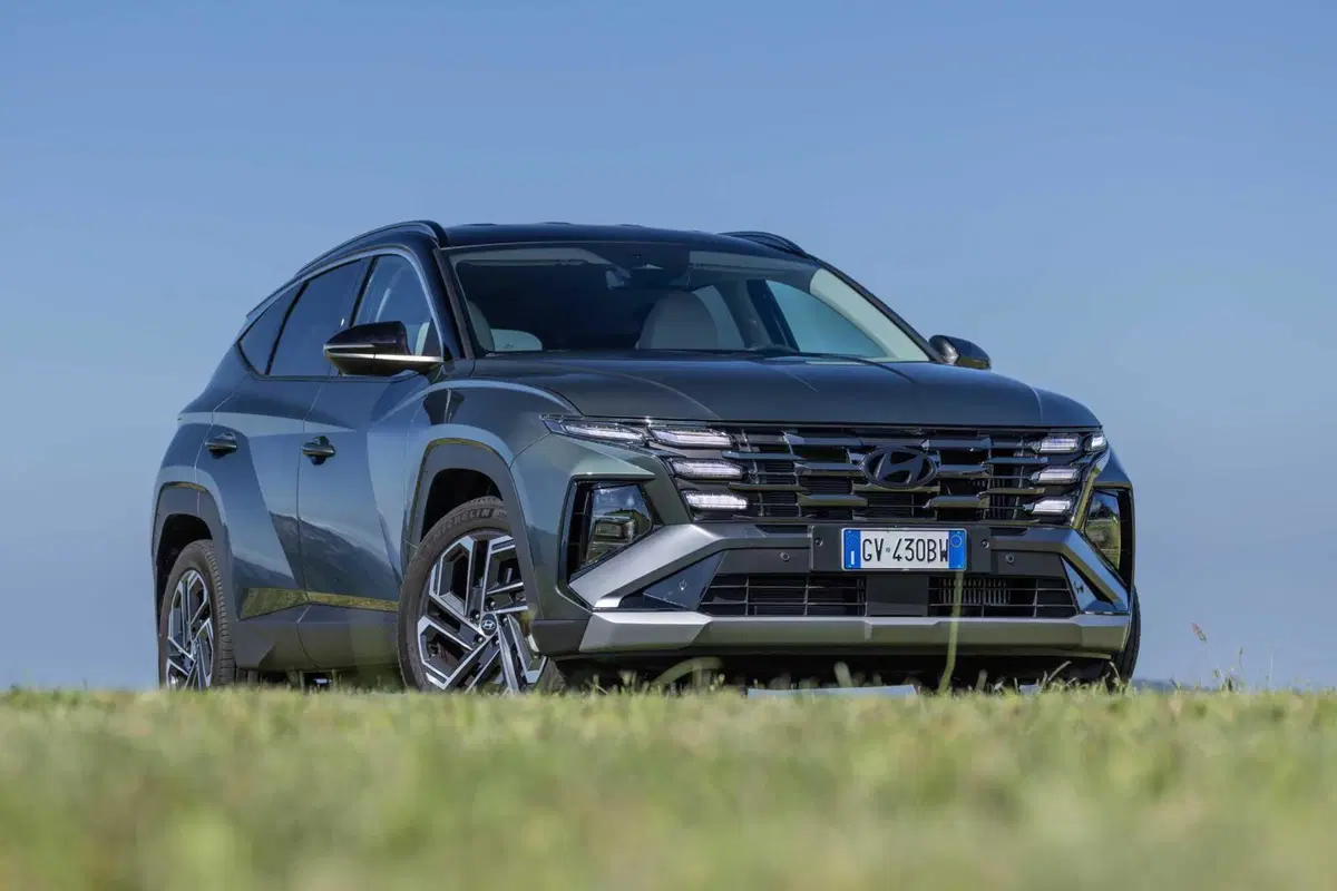 Hyundai Tucson 2025: ritocchi fuori, tutta nuova dentro,e dov'è finito il cambio? (25)