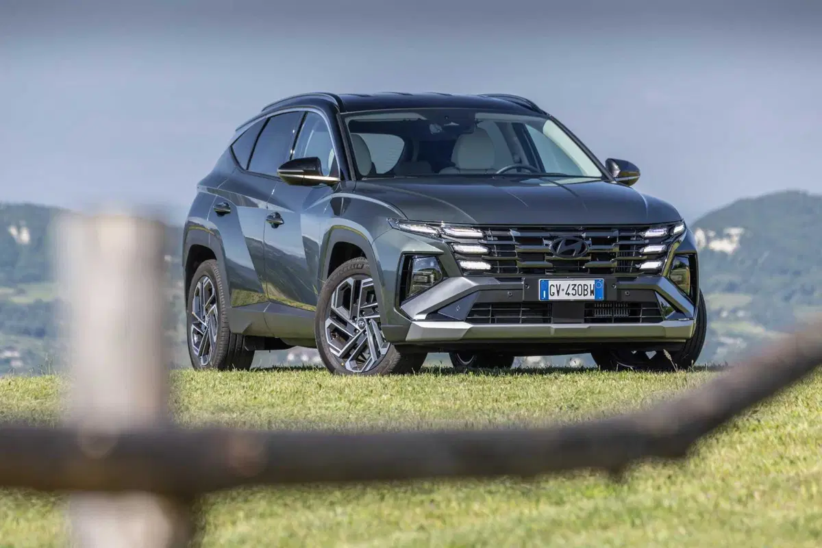 Hyundai Tucson 2025: ritocchi fuori, tutta nuova dentro,e dov'è finito il cambio? (24)