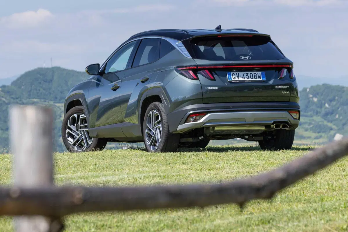 Hyundai Tucson 2025: ritocchi fuori, tutta nuova dentro,e dov'è finito il cambio? (26)