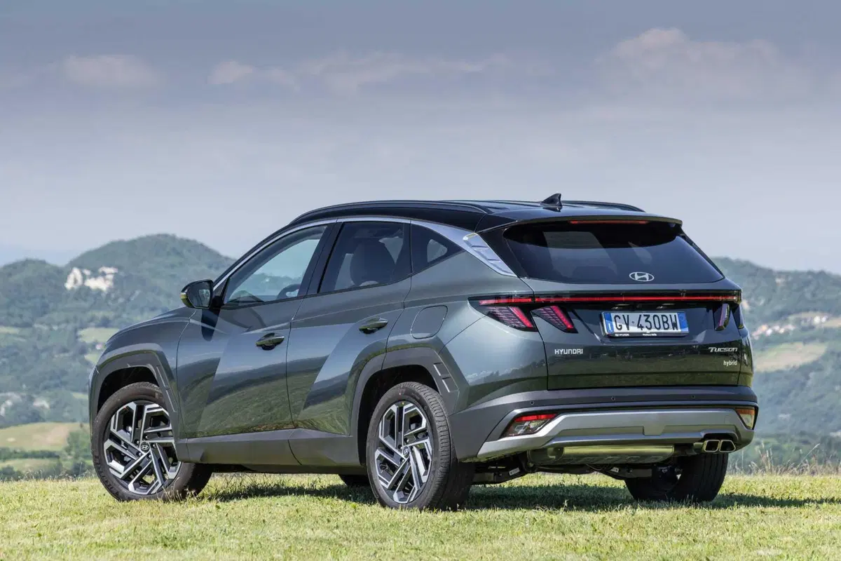Hyundai Tucson 2025: ritocchi fuori, tutta nuova dentro,e dov'è finito il cambio? (27)