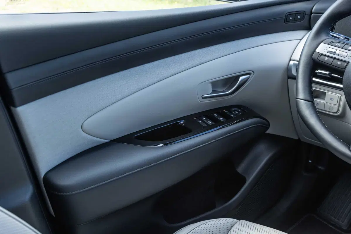 Hyundai Tucson 2025: ritocchi fuori, tutta nuova dentro,e dov'è finito il cambio? (29)