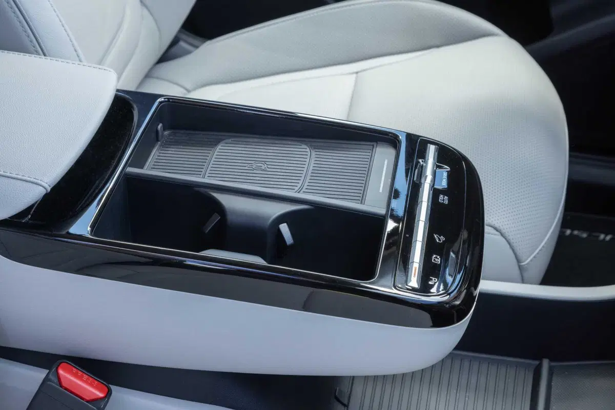 Hyundai Tucson 2025: ritocchi fuori, tutta nuova dentro,e dov'è finito il cambio? (31)